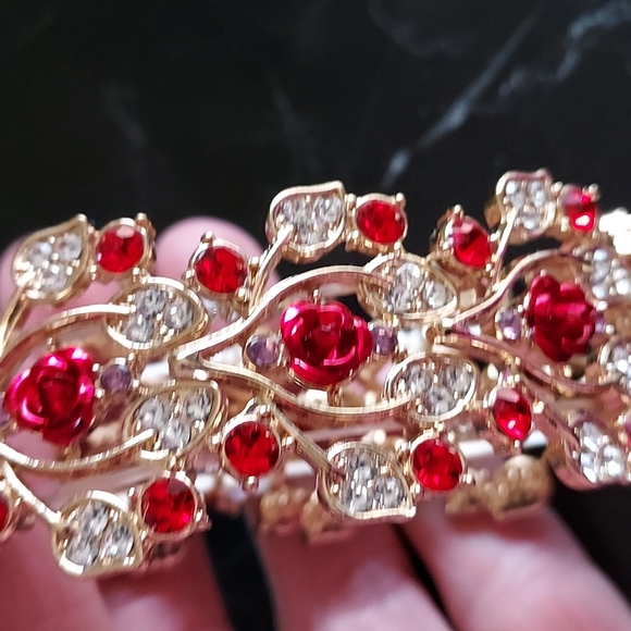 Rhinestones and Roses 🌹 goldtone bracelet, vintage, EUC - Picture 7 of 9